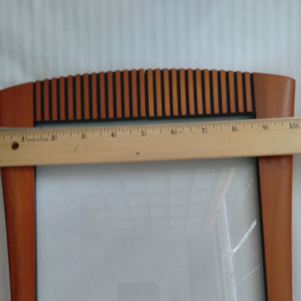 Wooden Trapezoid-Shaped Photo Frame - Picture 4 of 8